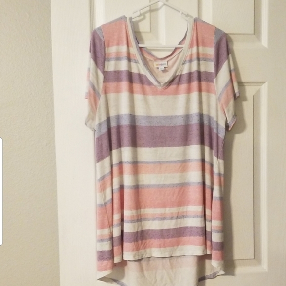 Lularoe CHRISTY TEE - Picture 4 of 6